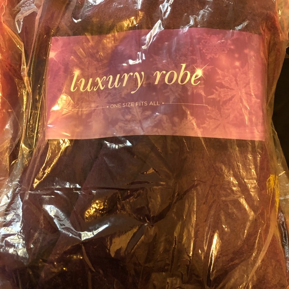 Luxury Robe - Picture 5 of 5